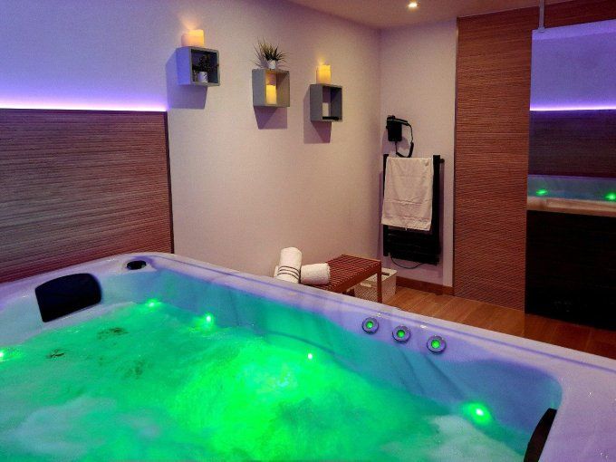 Wonderbox Jacuzzi Balnéo 1h pour 2 Personnes